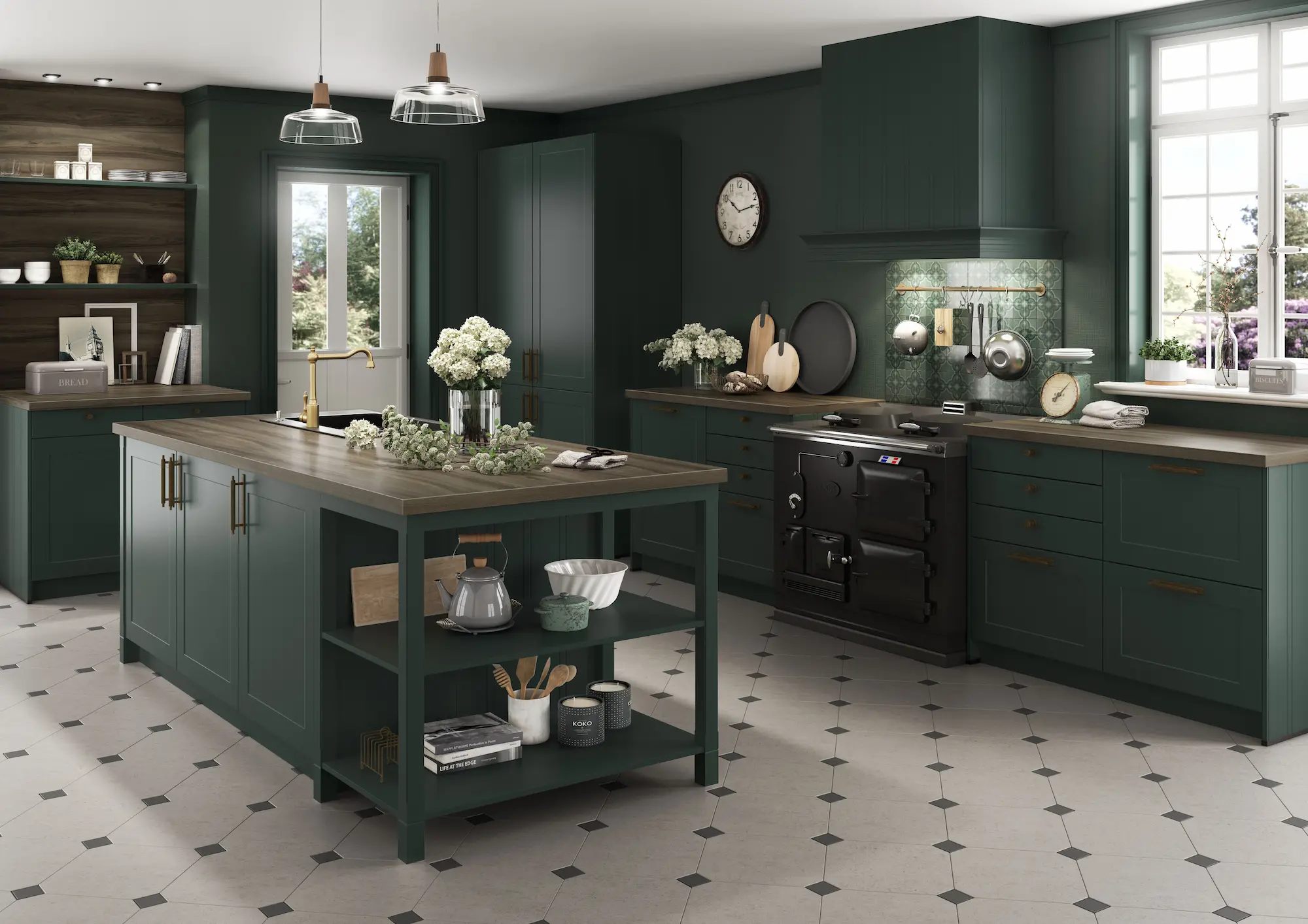 Cuisine de charme vert forêt : Cuisine spacieuse au style rustique moderne avec façades vert foncé, îlot central avec étagères ouvertes, plan de travail en bois et piano de cuisson noir traditionnel.