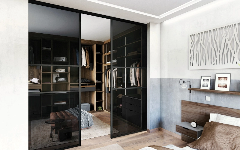 Dressing sur mesure ouvert avec rangements et penderies