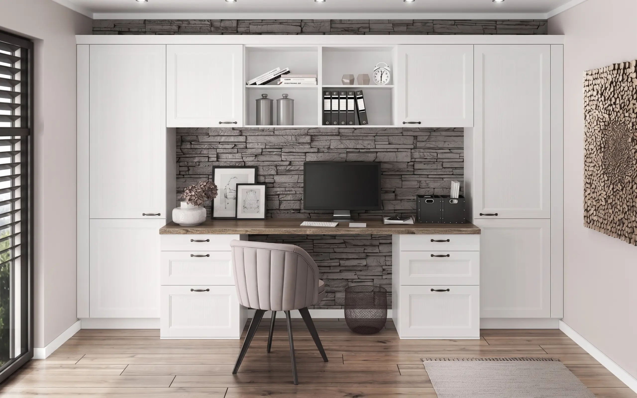 Espace bureau à domicile aménagé sur mesure dans un grand meuble mural blanc avec rangements et mur en parement de pierre